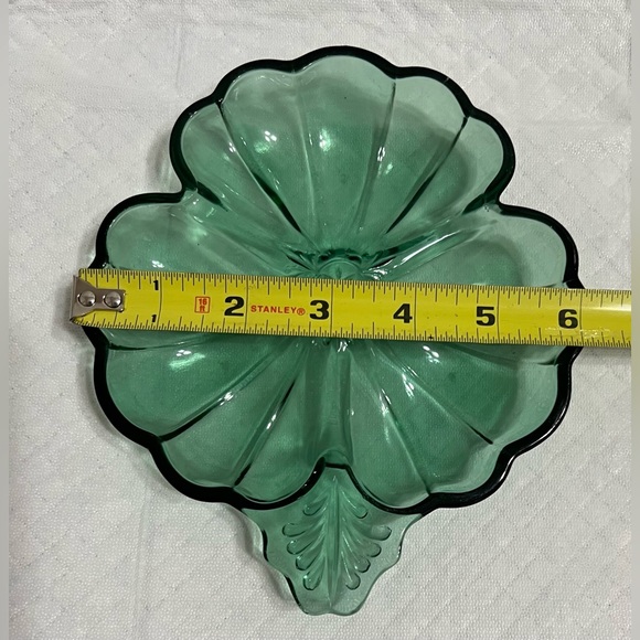 Vtg Green Glass Dish Three Leaf Clover Candy Nut Trinket Tray Carnival Glass MCM - Picture 5 of 13